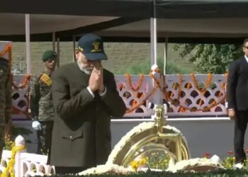25वें ‘करगिल विजय दिवस’ पर लद्दाख पहुंचे पीएम मोदी, शहीदों को दी सलीमी