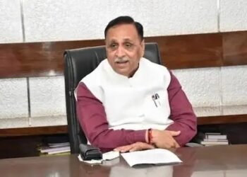 Ahmedabad Plane Crash: क्रैश हुए विमान में गुजरात के पूर्व मुख्यमंत्री विजय रुपाणी भी थे सवार, पूरी लिस्ट आई सामने