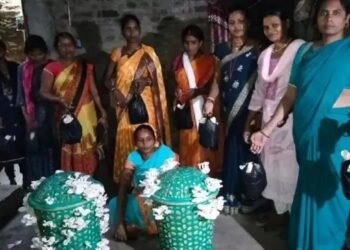 महिलाओं का गजब जुगाड़! घर बैठे 7 दिन में तैयार कर रही मशरूम की फसल