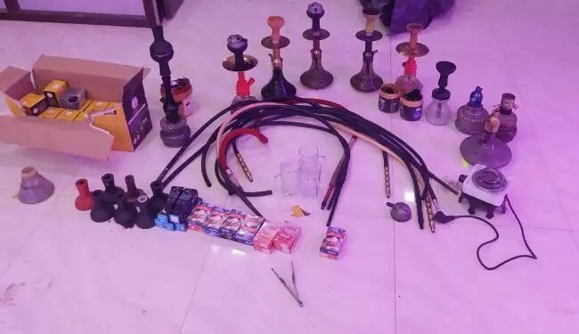 तेलियाबाग में चेतगंज पुलिस का छापा, अवैध हुक्का बार सीज