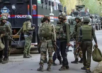 जम्मू- कश्मीर: कुलगाम में सुरक्षाबलों का बड़ा ऑपरेशन, 5 आतंकी ढेर