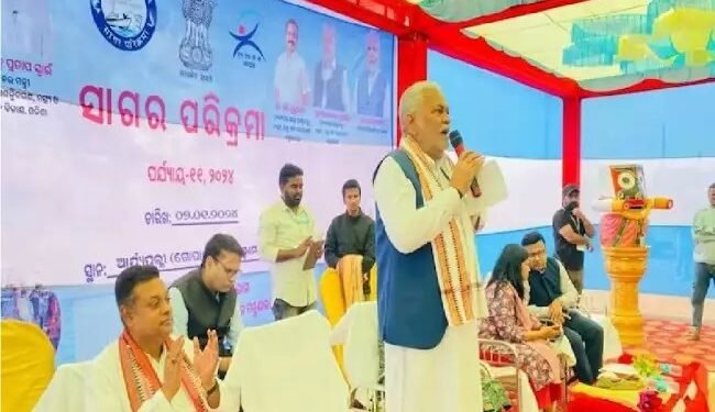 केन्द्रीय मंत्री ने ओडिशा में पारादीप फिशिंग हार्बर परियोजना की आधारशिला रखी