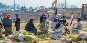 111 किसान डल्लेवाल के समर्थन में करेंगे विरोध प्रदर्शन, काले कपड़े पहनकर करेंगे भूख हड़ताल!