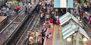 बदलापुर में बच्चियों के साथ यौन शोषण, प्रदर्शन कर रहे 300 पर FIR, 40 गिरफ्तार