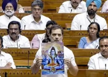 राहुल गांधी द्वारा भगवान शिव की फोटो दिखाये जाने पर मचा बवाल, लोगों ने किया विरोध