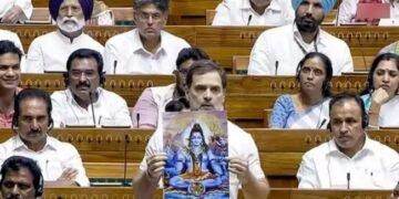 राहुल गांधी द्वारा भगवान शिव की फोटो दिखाये जाने पर मचा बवाल, लोगों ने किया विरोध