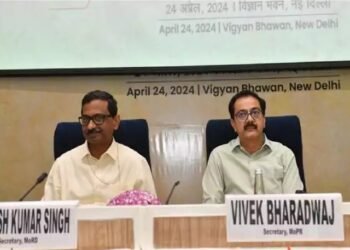 नई दिल्ली में राष्ट्रीय पंचायती राज दिवस पर राष्ट्रीय संगोष्ठी का उद्घाटन किया
