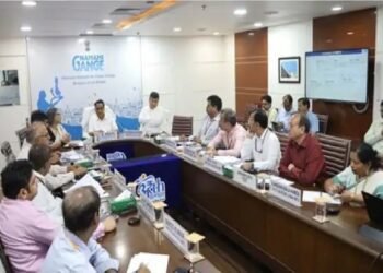 केंद्रीय जल शक्ति मंत्री ने नमामि गंगे मिशन परियोजनाओं की प्रगति की समीक्षा की