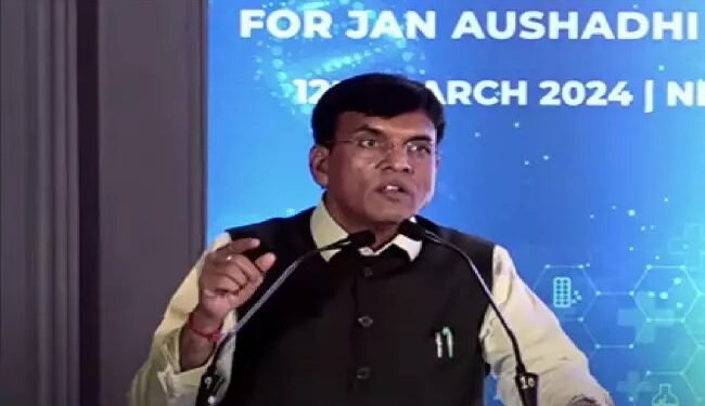 डॉ. मनसुख मंडाविया ने जन औषधि केंद्रों के लिए ऋण सहायता कार्यक्रम का शुभारंभ किया