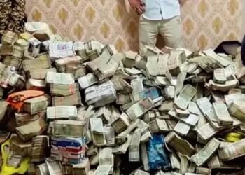 छापेमारी में झारखंड के मंत्री के नौकर के घर मिला 25 करोड़ रुपये की अवैध नकदी