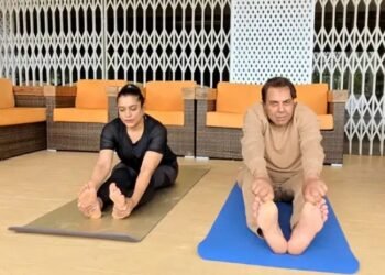 89 की उम्र में धर्मेंद्र ने एकता जैन के साथ अपने लोनावला फार्महाउस पर मनाया अंतरराष्ट्रीय योग दिवस