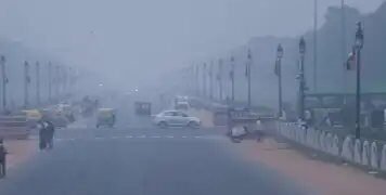दिल्ली में गिर रहा तापमान बढ़ रहा AQI, जानें क्या है वजह?