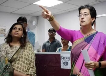 Delhi: जलभराव से निपटने के लिए PWD का  निरिक्षण करने पहुंची आतिशी