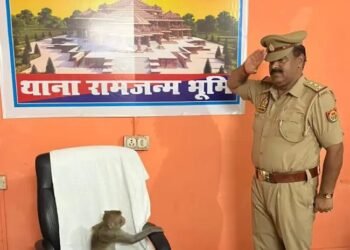 स्वतंत्रता दिवस पर इंस्पेक्टर देवेन्द्र पाण्डेय ने बजरंबली को किया सैल्यूट