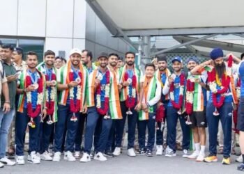 पेरिस में भारतीय हॉकी टीम की घर वापसी, एयरपोर्ट से ही शुरु हो गया जश्न