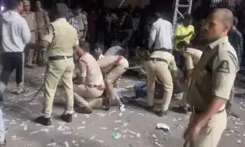 Pushpa 2: प्रीमीयर शो पर अल्लू अर्जुन से मिलने पहुंचे फैंस, मची भगदड़, महिला की मृत्यु!