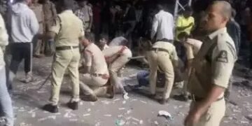 Pushpa 2: प्रीमीयर शो पर अल्लू अर्जुन से मिलने पहुंचे फैंस, मची भगदड़, महिला की मृत्यु!