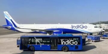 IndiGo फ्लाइट में यात्री ने जड़ा पायलट को मुक्का, कहा- चलाना है तो चला…’