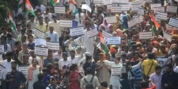 CAA पर दिया बयान केजरीवाल पर पड़ा भारी, आवास के बाहर हिंदू शरर्णाथियों का प्रदर्शन