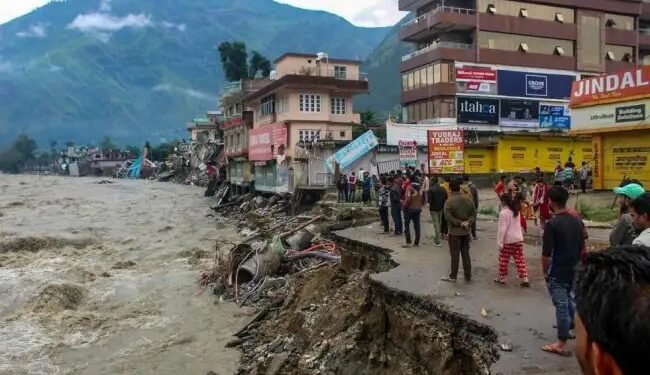 अलकनंदा का बढ़ता जलस्तर बना चिंता का कारण, तप्त कुंड तक पहुंचा बहाव