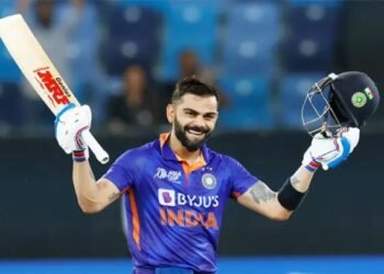 विराट कोहली की एक झलक देखने के लिए दिवाले हुए दिल्ली के फैंस, मची अफरा-तफरी