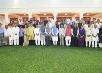 प्रधानमंत्री नरेंद्र मोदी से मिले विदेशों में भारत का प्रतिनिधित्व करने वाले प्रतिनिधिमंडल