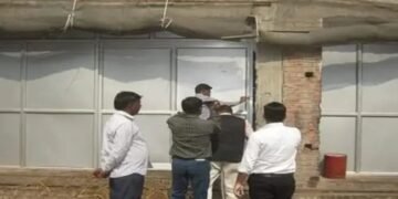 वाराणसी में झूला ब्रांड ऑयल के मालिक दीनानाथ व महेश झुनझुनवाला के घर छापा पड़ा