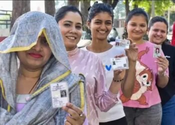 उत्तर प्रदेश में 11 जिलों की 13 सीटों पर चुनान जारी, 1 बजे तक 40.11 प्रतिशत मतदान हुआ