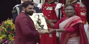 राष्ट्रपति से मिला यूपी के तेज गेंदबाज मोहम्मद शमी को अर्जुन अवॉर्ड