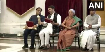 द्रौपदी मुर्मू ने चौधरी चरण सिंह समेत इन तीन हस्तियों को किया भारत रत्न से सम्मानित