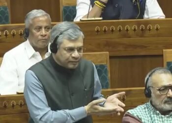 सोशल मीडिया पर अश्लील कंटेट को लेकर संसद में बोले केंद्रीय मंत्री, पढ़ें पूरी खबर..