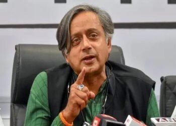 शशि थरूर का PA दिल्ली एयरपोर्ट से गिरफ्तार, गोल्ड स्मगलिंग के लगे आरोप