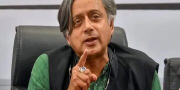 शशि थरूर का PA दिल्ली एयरपोर्ट से गिरफ्तार, गोल्ड स्मगलिंग के लगे आरोप