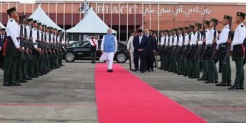 संपन्न हुई PM MODI की यात्रा, सिंगापुर के उद्योगपतियों को दिया बनारसी पान का ऑफर!
