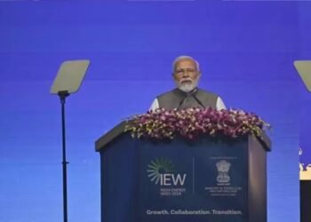 प्रधानमंत्री ने ऊर्जा क्षेत्र में निवेश के लिए भारत की प्रतिबद्धता पर जोर दिया