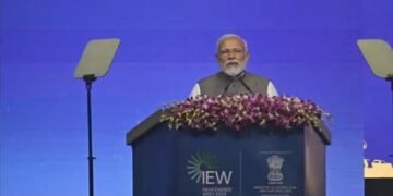 प्रधानमंत्री ने ऊर्जा क्षेत्र में निवेश के लिए भारत की प्रतिबद्धता पर जोर दिया