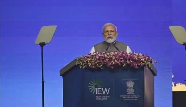 प्रधानमंत्री ने ऊर्जा क्षेत्र में निवेश के लिए भारत की प्रतिबद्धता पर जोर दिया