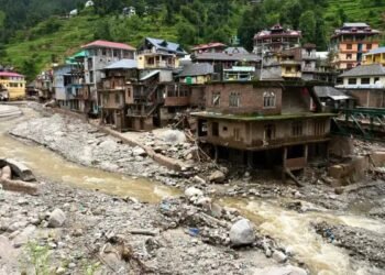 तेज बारिश, भूस्खलन और बिजली गिरने से तबाही मची; गंगा-यमुना समेत नदियों का जलस्तर बढ़ा, स्कूल भी बंद