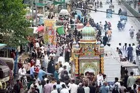 मुहर्रम जुलूस के दौरान दो समूहों के बीच पथराव की घटना में कम से कम 10 लोग घायल