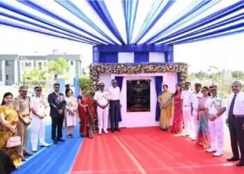 गिरिधर अरमने ने ओखा में होवरक्राफ्ट रखरखाव इकाई के लिए बुनियादी ढांचे का उद्घाटन किया