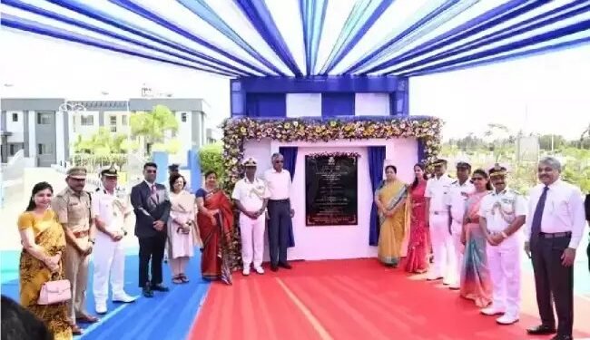 गिरिधर अरमने ने ओखा में होवरक्राफ्ट रखरखाव इकाई के लिए बुनियादी ढांचे का उद्घाटन किया