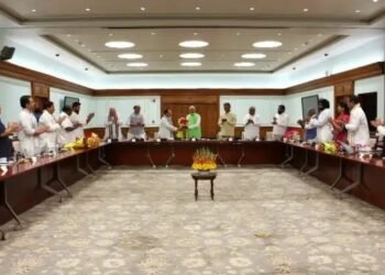 संसदीय दल की बैठक में पहुंचे मोदी, नीतीश-चंद्रबाबू नायडू समेत सभी नेता और सांसद मौजूद