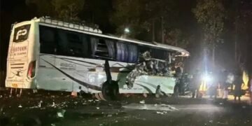 केरल में बड़ा बस हादसा, खाई में गिरी बस, 4 की मौत, कई घायल