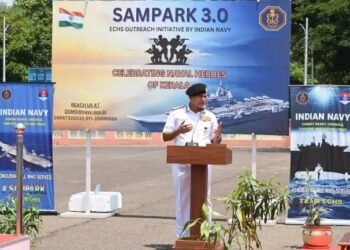 एडमिरल आर हरि कुमार दक्षिणी नौसेना कमान के विदाई दौरे पर