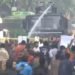 केजरीवाल के बाहर BJP का पूर्वांचल सम्मान मार्च, पुलिस ने की पानी की बौछार