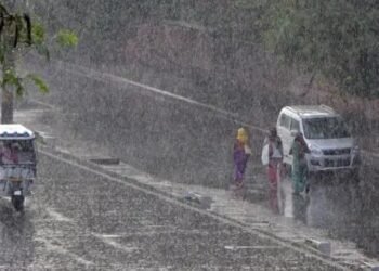 इन राज्यों में बारिश का अलर्ट, उत्तराखंड में स्कूल बंद कराने के आदेश
