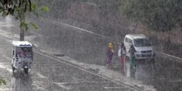 इन राज्यों में बारिश का अलर्ट, उत्तराखंड में स्कूल बंद कराने के आदेश