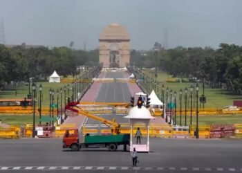 दिल्लीवालों का गर्मी से बुरा हाल, 49 डिग्री के पार पहुंचा पारा, जानें कब मिलेगी राहत