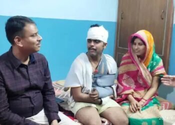 जिलाधिकारी एस राजलिंगम आतंकवादी घटना में घायलों का कुशल क्षेम जाना