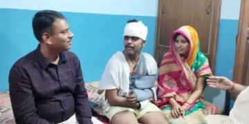 जिलाधिकारी एस राजलिंगम आतंकवादी घटना में घायलों का कुशल क्षेम जाना
